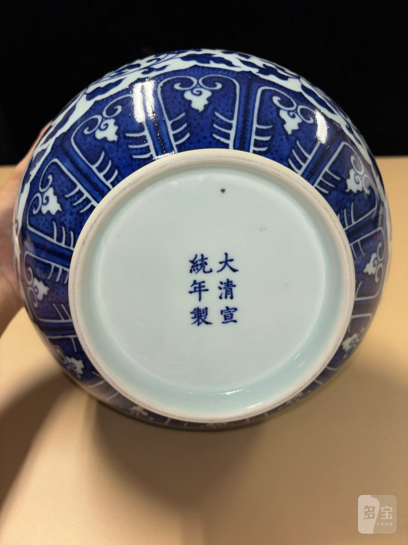 清宣统 青花缠枝莲纹赏瓶 - 图8